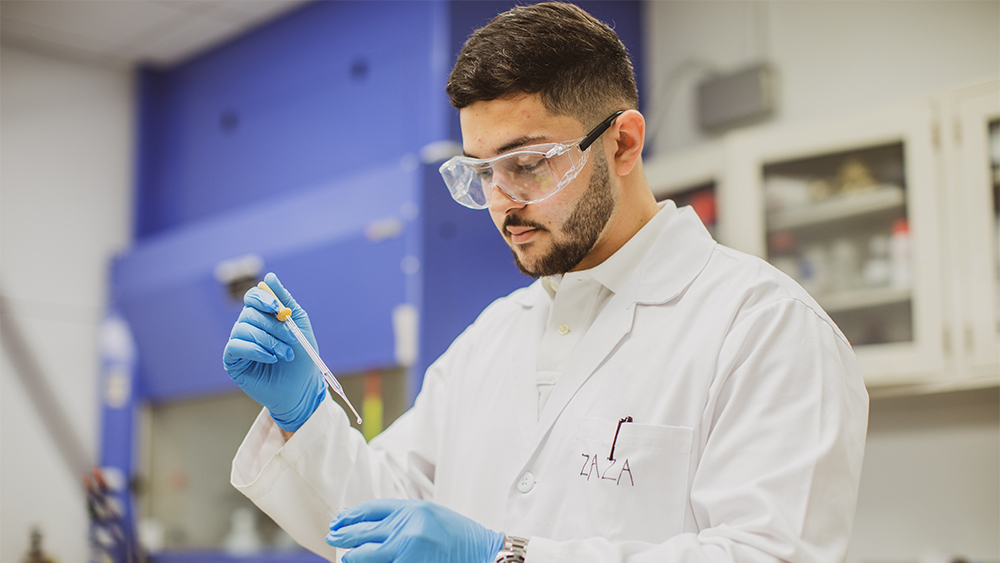 Student in lab conducting an experiement 