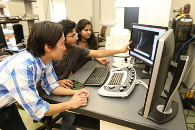 Students in Advanced Manufacturing Lab