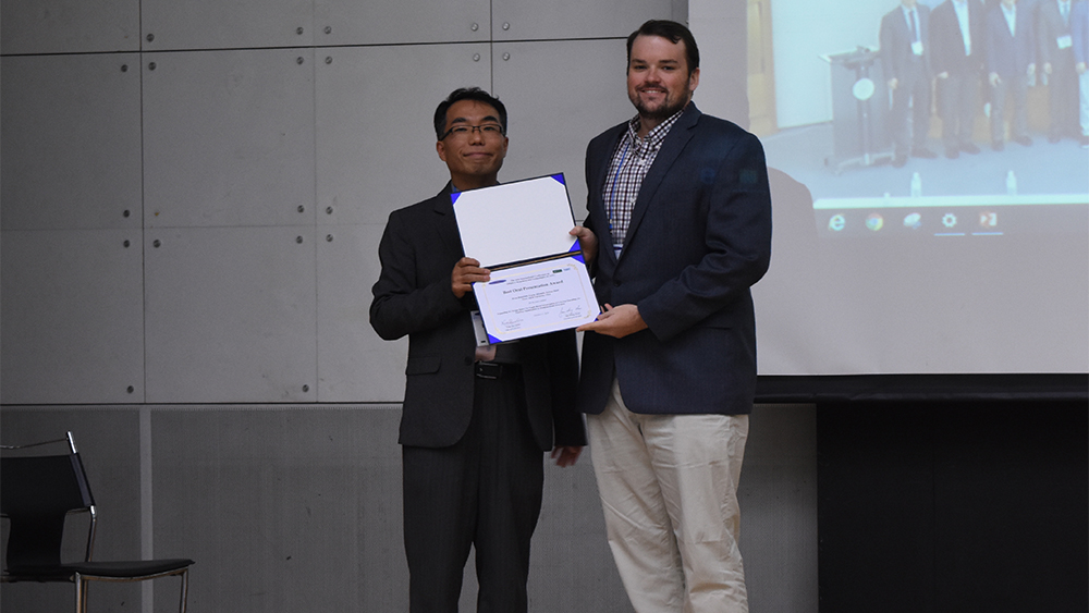 Brent Bielefeldt receiving Best Student Oral Presentation award 