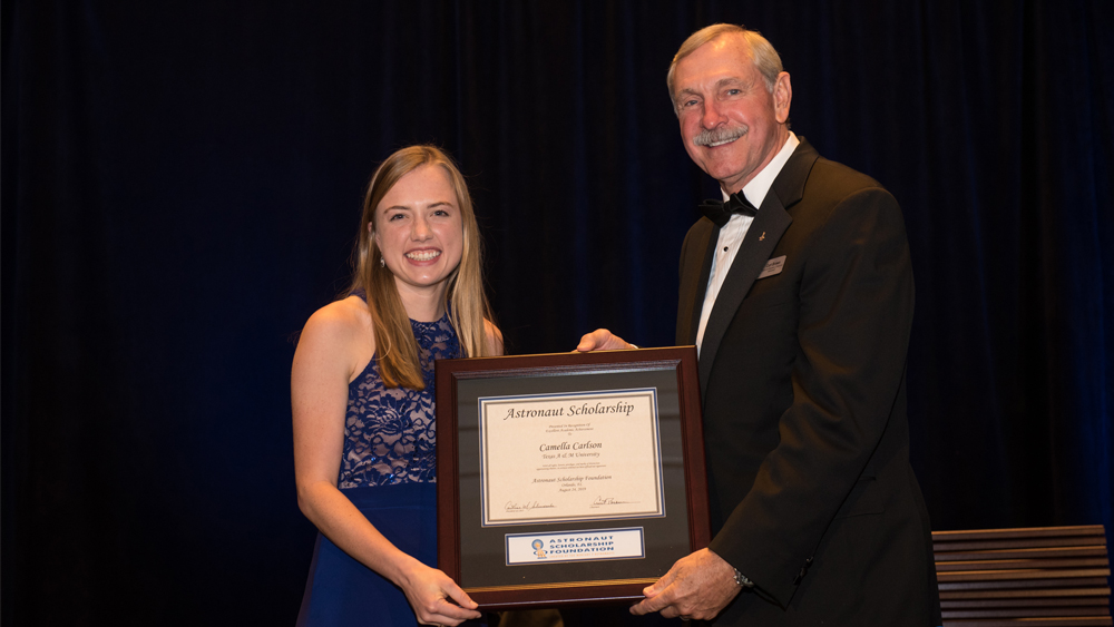 Camella Carlson receiving the Astronaut Scholarship