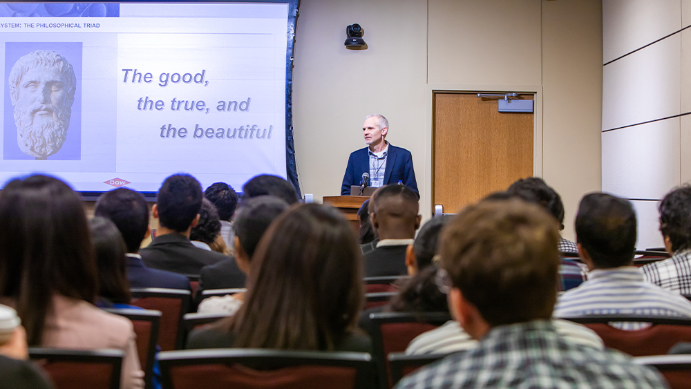 Dr. Dan Hickman presenting to a room of graduate students